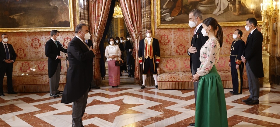 Embajador Plata asiste a recepción ofrecida por Sus Majestades Los Reyes