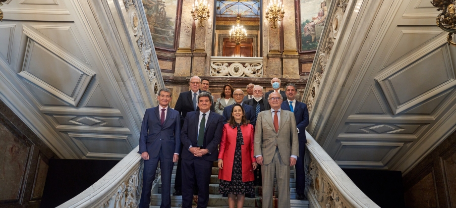 Ministro de Trabajo, Ángel Custodio Cabrera, realiza visita a España