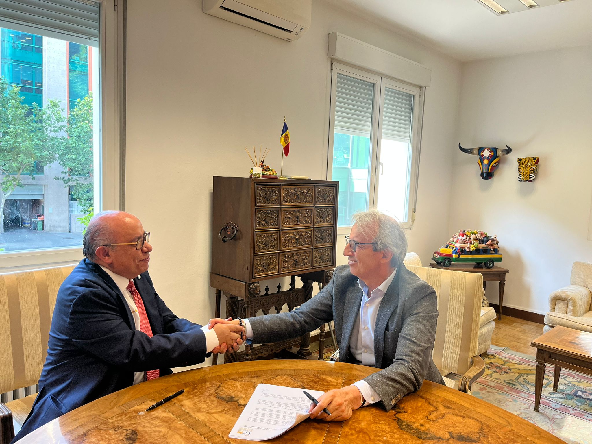La Embajada de Colombia en España y la UNAD Unión Europea impulsan programa de 150 ayudas al estudio para colombianos residentes en España