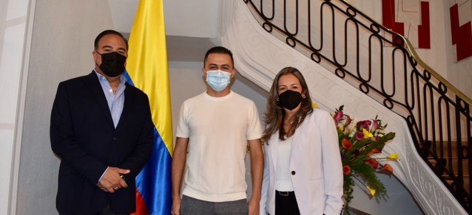 ‘Geodesia’ y ‘Abstracciones’: la Embajada de Colombia en España se viste de arte contemporáneo