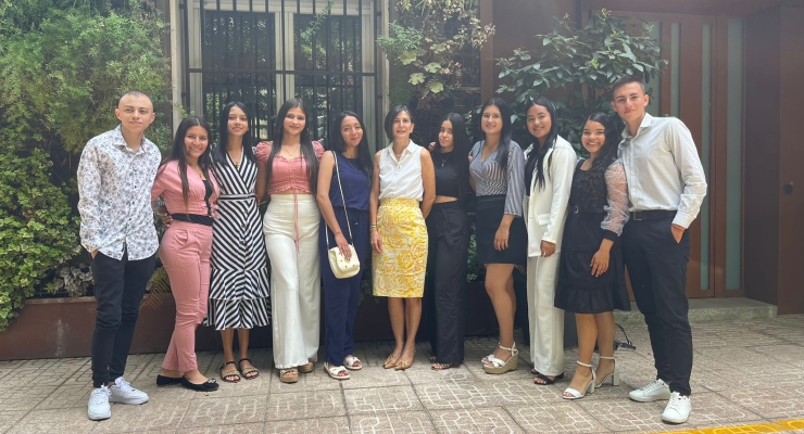Becarios colombianos de la Fundación BBVA visitaron la  Embajada de Colombia en España