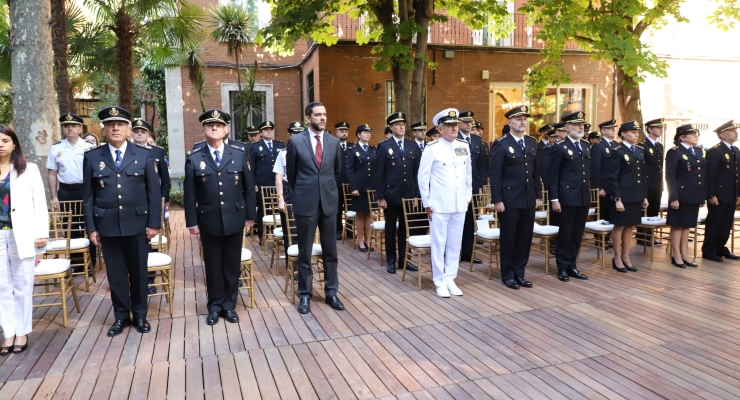 Embajador Luis Guillermo Plata condecoró a 30 integrantes del Cuerpo Nacional de Policía de España